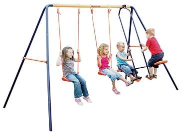 Derfor er et gyngestativ stadig et hit i haven  også i 2025