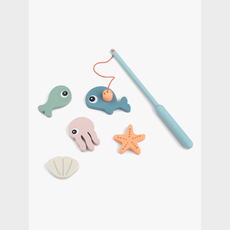 Done By Deer Sea Friends Fishing Badeleget�j