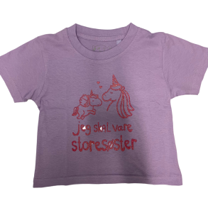 Jeg Skal V�re Stores�ster T-shirt S/S Enhj�rning Lavender Med Pink Krystalina Tryk - Legekammeraten.dk