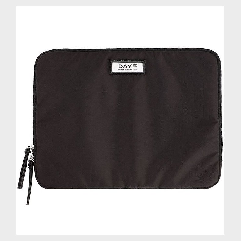 DAY ET Sleeve - Gweneth RE-S Folder13 - Sort