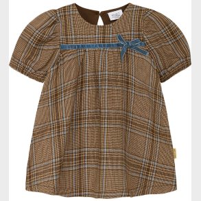 Hust and Claire Kjole - Karnelia - Dark Earth