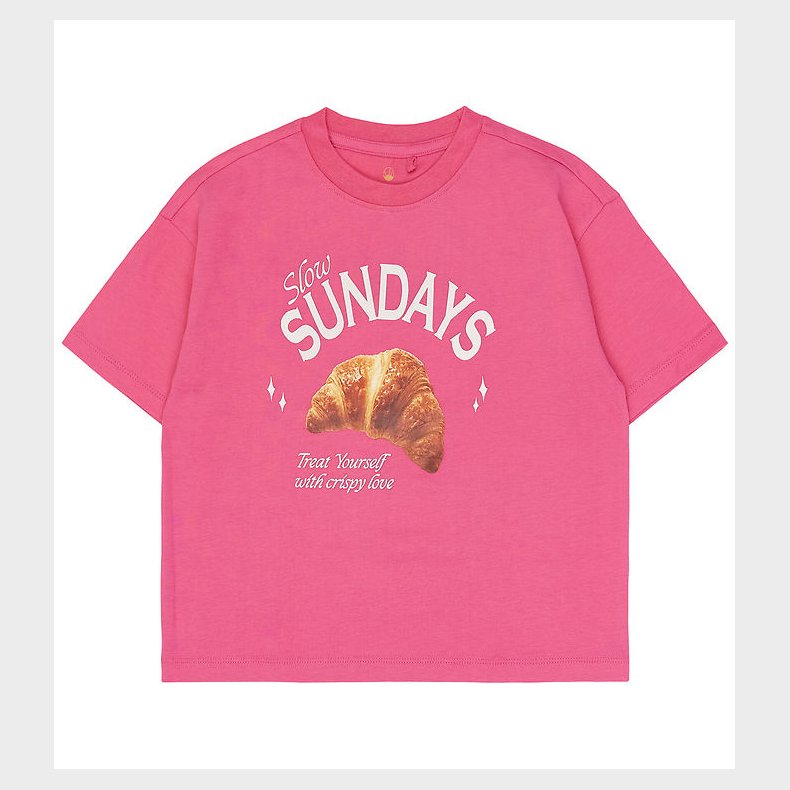 The New T-shirt - TnSuzette - Carmine Rose m. Croissant