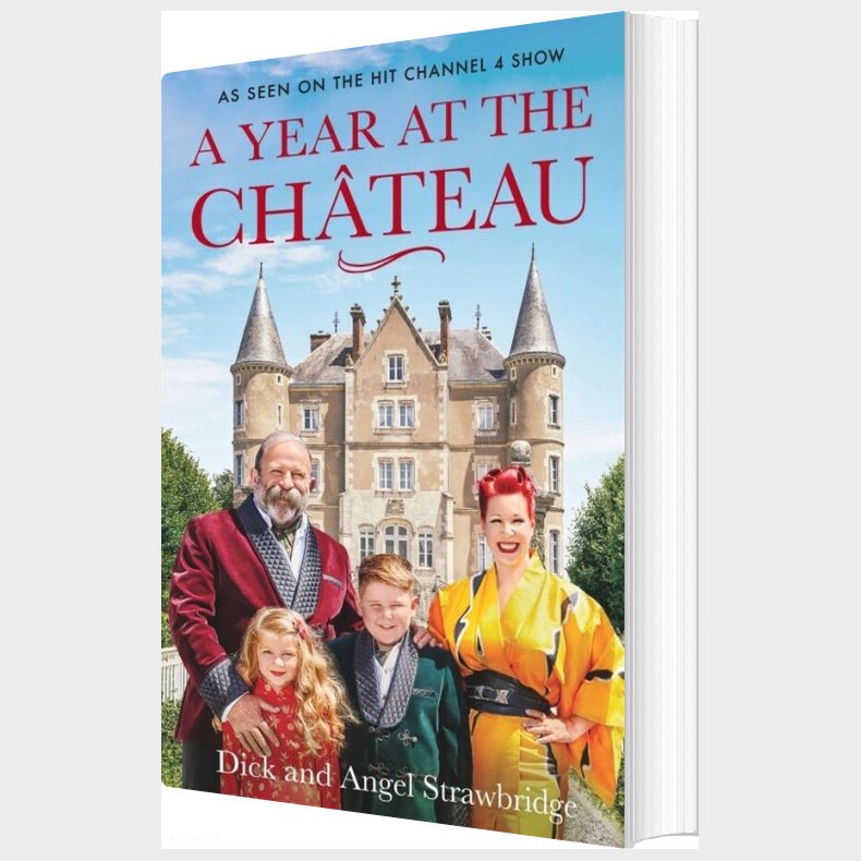 A Year At The Chateau - Angel Strawbridge - English Book