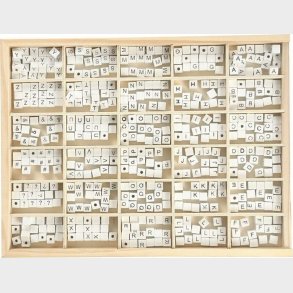 Bogstaver I Perler Af Tr