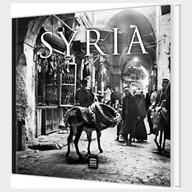 Eyes On Syria - Pernille Carstens - English Book