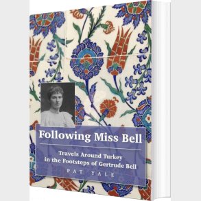 Following Miss Bell - Pat Yale - English Book