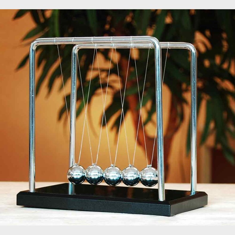 Giant Newton's Vugge Af Kugler - Tr� & St�l Version