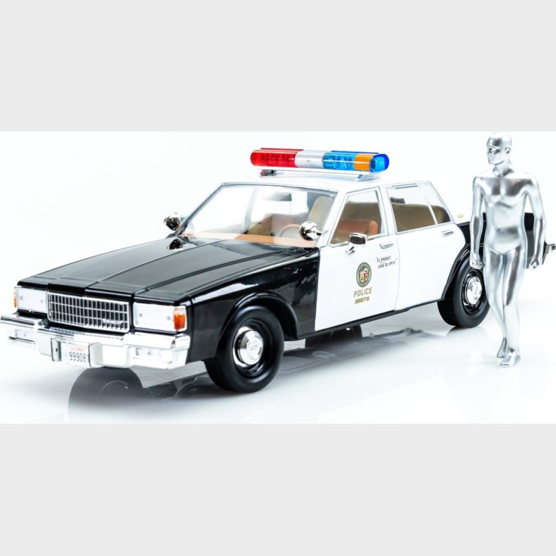 Greenlight Collectibles - 1/18 Artisan Collection - Terminator 2 (1991) - 1987 Cheverolet Caprice With Android