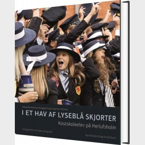 I Et Hav Af Lysebl� Skjorter - Susanne Holman - Bog