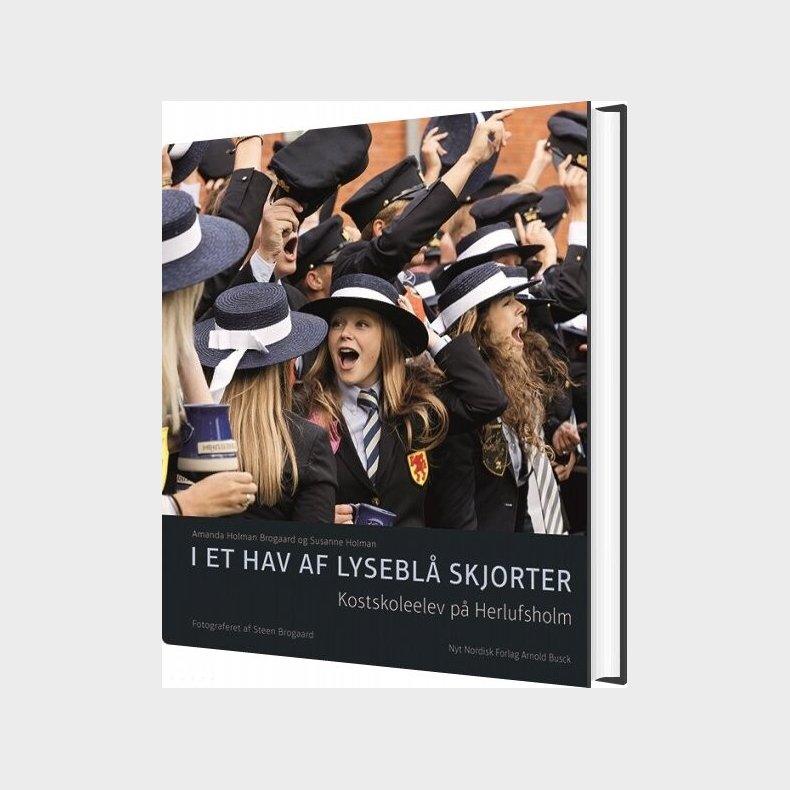 I Et Hav Af Lysebl� Skjorter - Susanne Holman - Bog