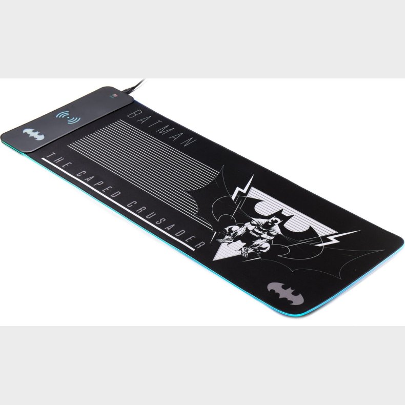 Numskull Batman - Oversize Gaming Mat & Mobile Charger