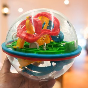 Mad Monkey - Labyrinth Ball