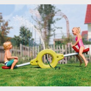 Vippe Med Vandtilslutning Til Haven