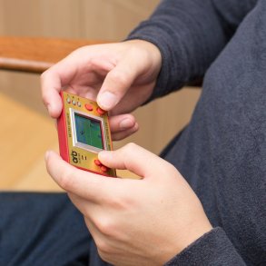 Orb - Retro Hndholdt Konsol Med 150 8-bit Spil