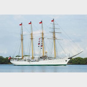 Billing Boats - Esmeralda 730 Special Edition - Wooden Hull - 1:100 - Bb730