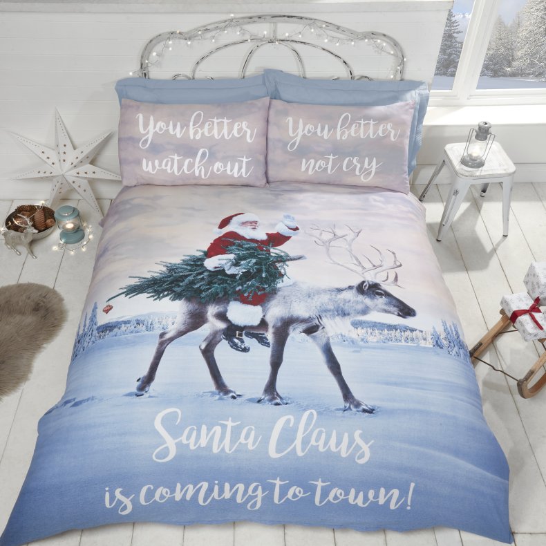 Julemanden ''Santa's Coming to Town'' sengetj til dobbeltdyne, 220x230cm