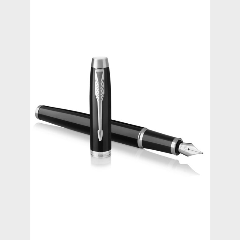 Parker IM fyldepen | sort lak med detaljer i krom | medium spids med patron med bl blk | gaveske