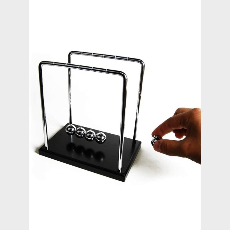 Mikamax Giant Newton&apos;s Cradle