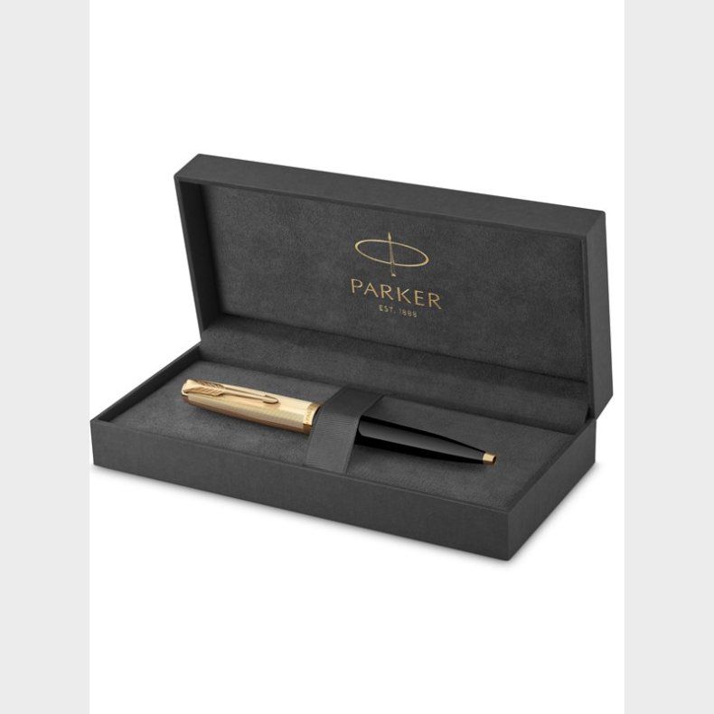 Parker 51-kuglepen | deluxe-sort cylinder med detaljer i guld | medium spids i 18k guld med patron med sort blk | gaveske