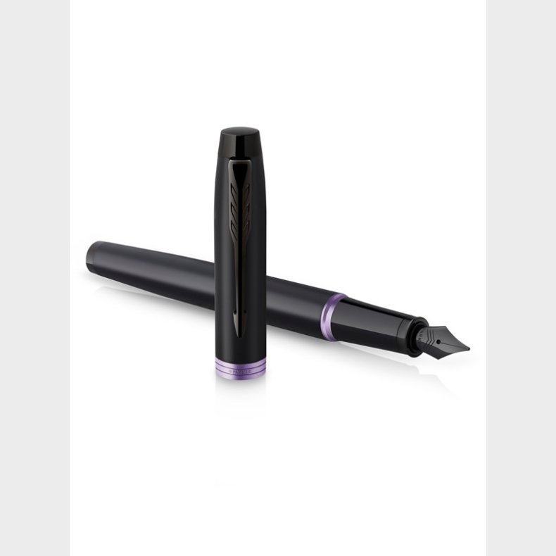 Parker IM Levende Ringe Fyldepen | Satin sort lak med ametyst lilla accenter | Medium spids med bl blkpfyldning | Gaveske